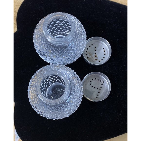 VINTAGE CLEAR GLASS HOBNAIL SALT & PEPPER SHAKERS "S" "P" Caps Vintage - Picture 10 of 12